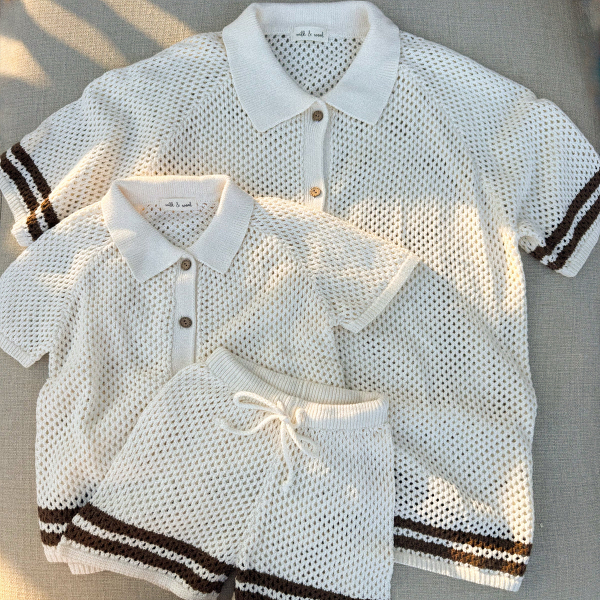 Vista traseira do conjunto infantil Olympe bege